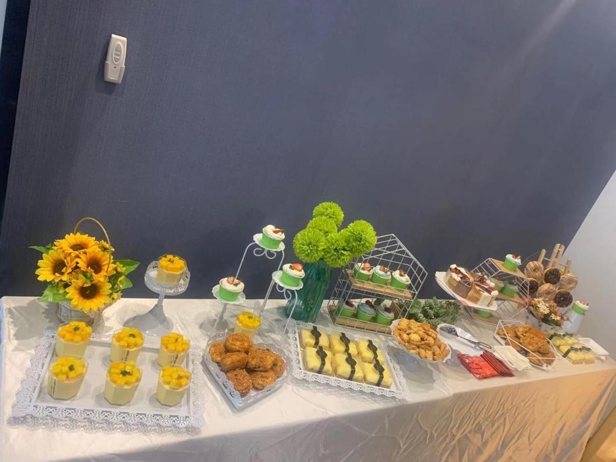 Holiday Inn Express - Wuhan Optical Valley By Ihg Bagian luar foto