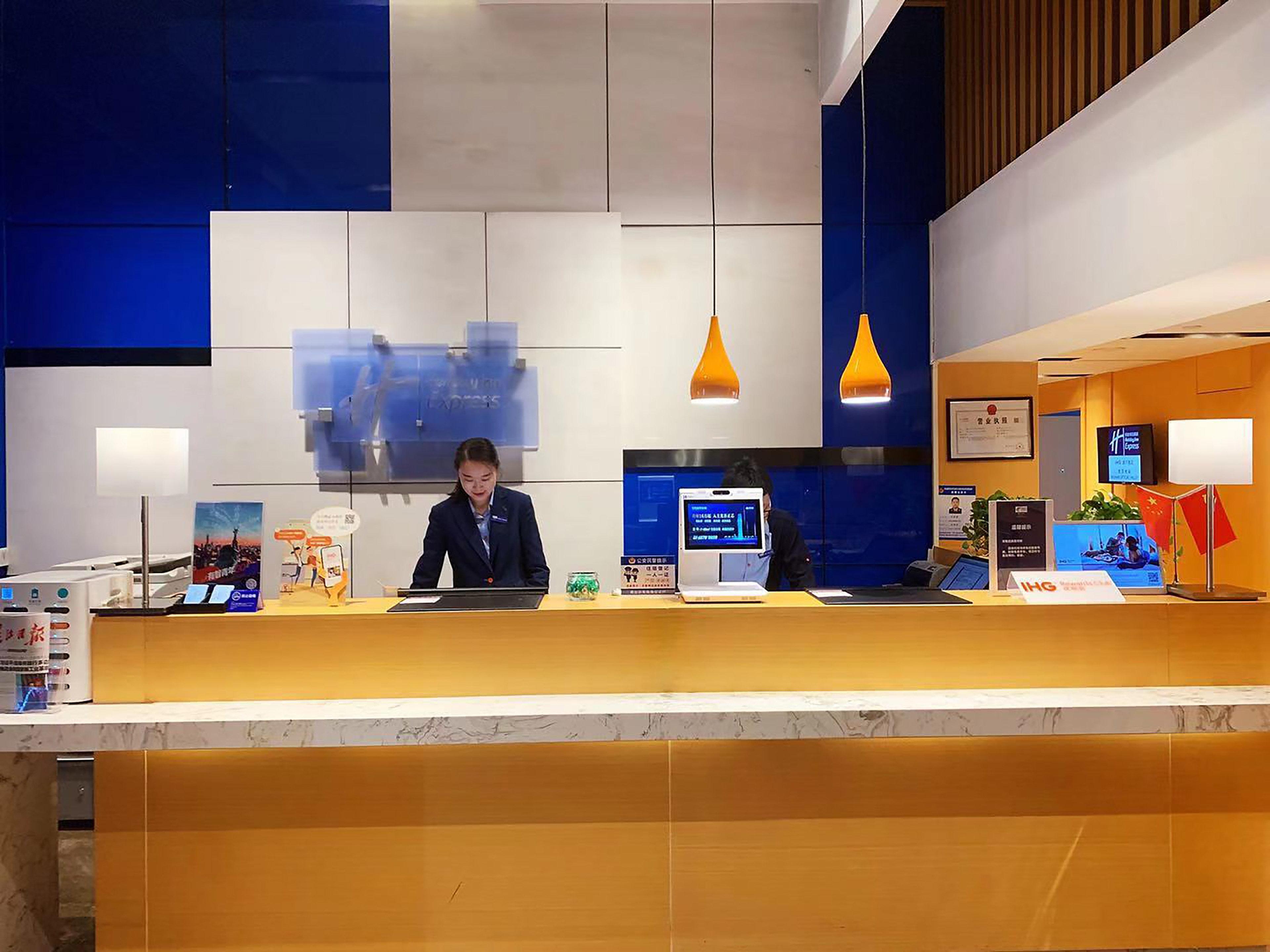 Holiday Inn Express - Wuhan Optical Valley By Ihg Bagian luar foto